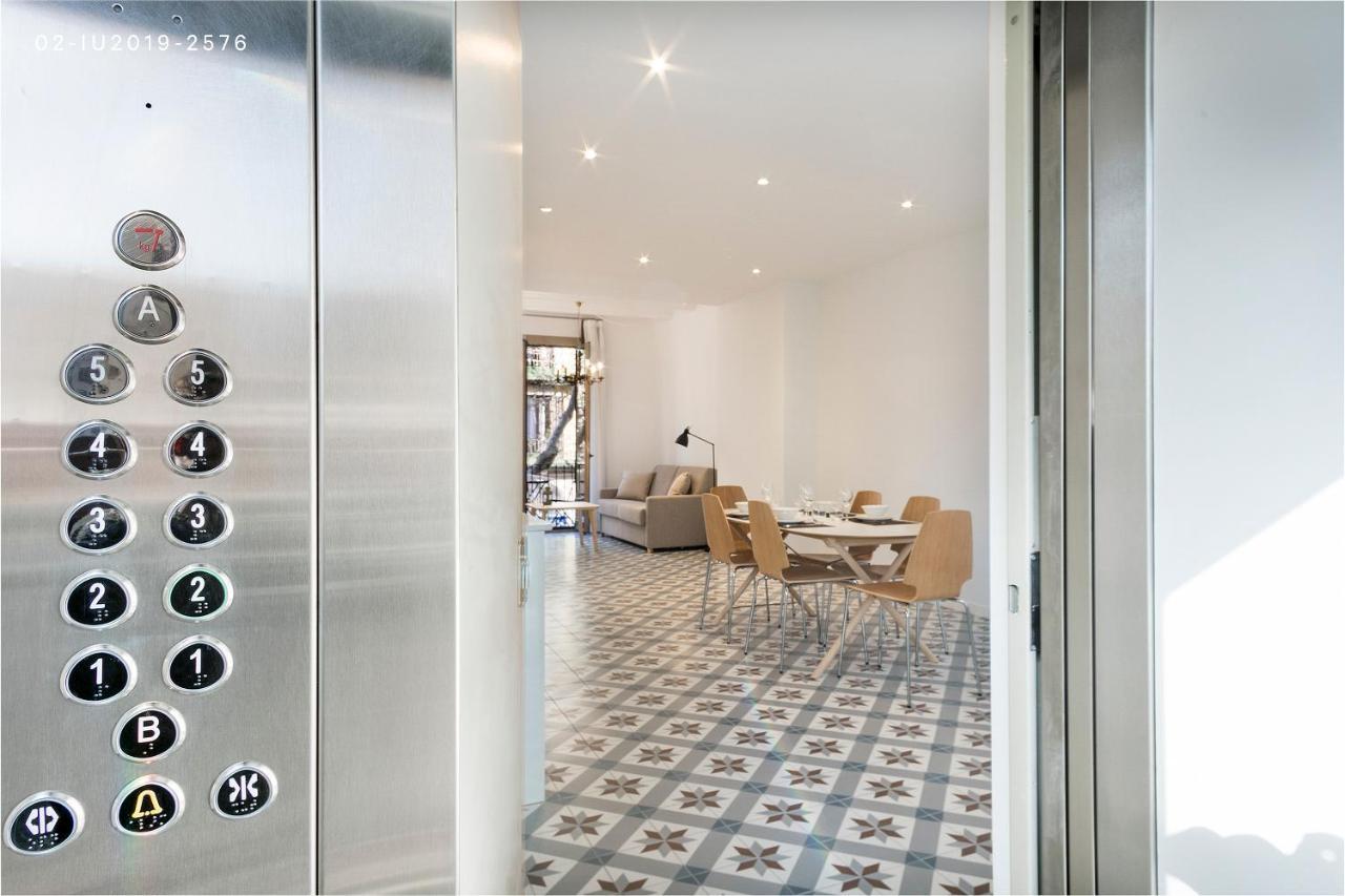 Uma Suites Sagrada Familia Barcelona Bagian luar foto