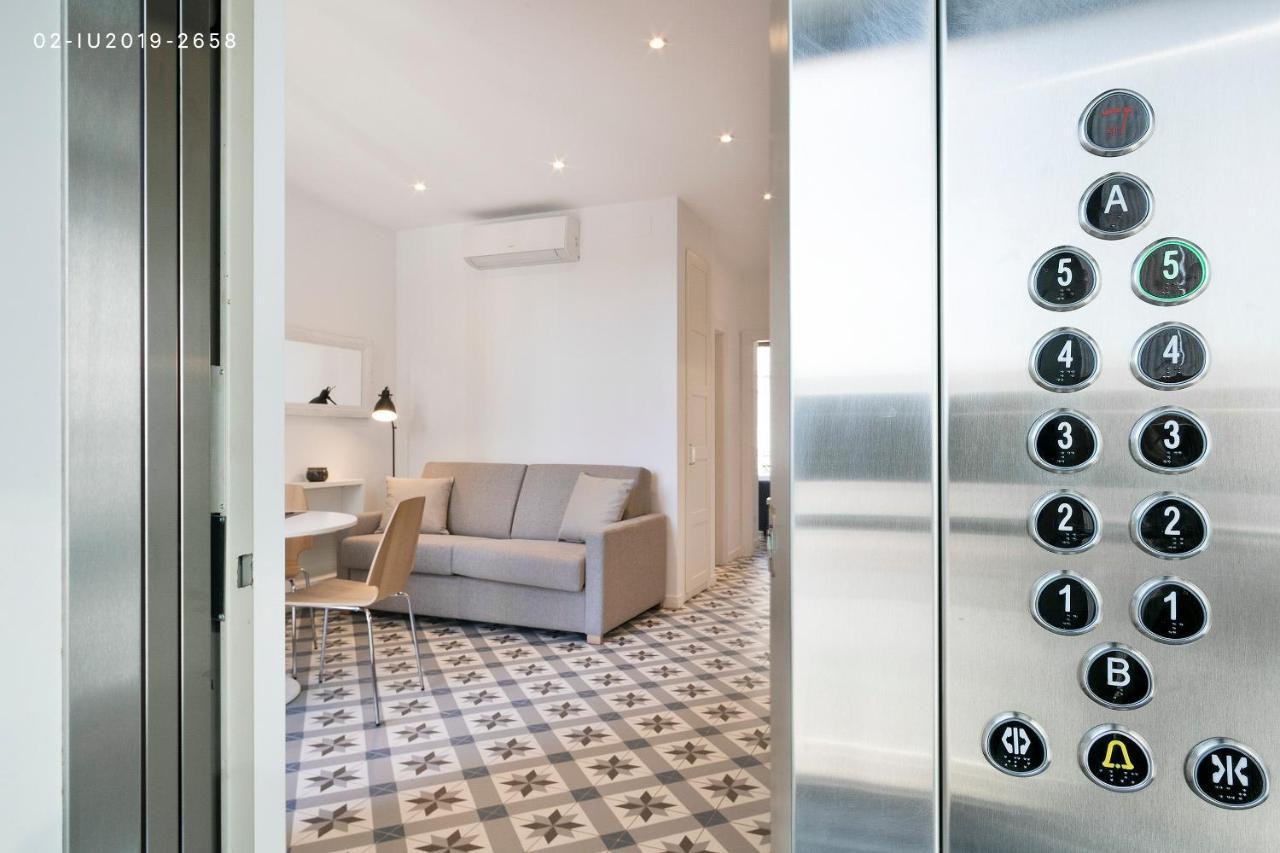 Uma Suites Sagrada Familia Barcelona Bagian luar foto