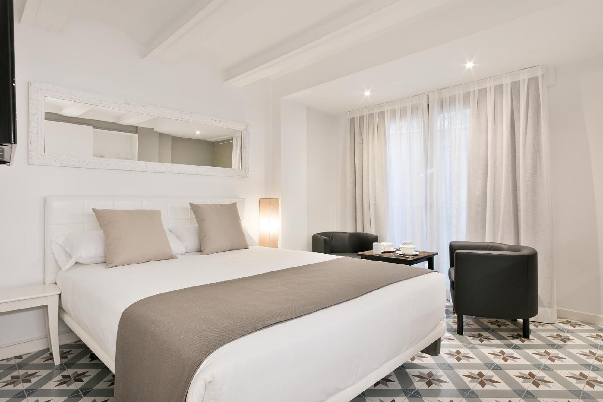 Uma Suites Sagrada Familia Barcelona Bagian luar foto